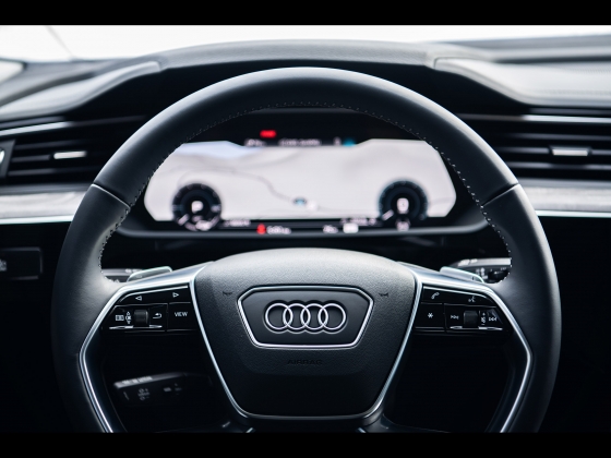 Audi e-tron Sportback S line quattro [2021] 004