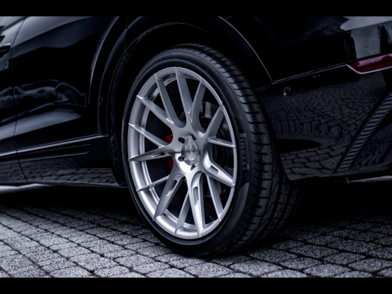 JR Wheels Audi SQ8 [2022] 005