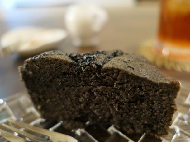 黒胡麻ケーキ