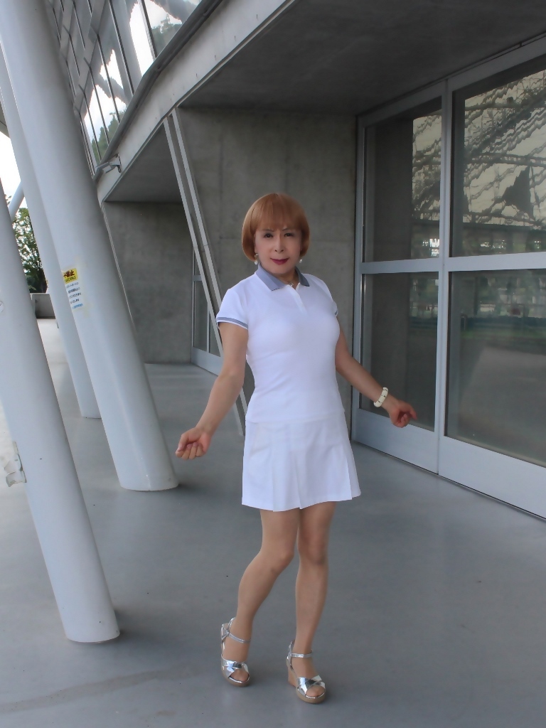白ポロシャツ白襞スカートC(1)