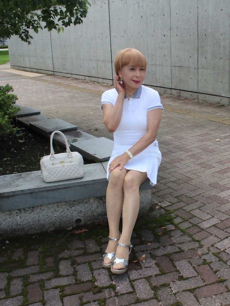 白ポロシャツ白襞スカートD(4)