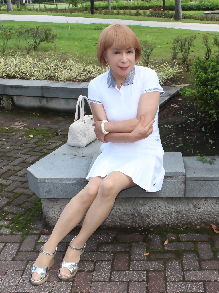 白ポロシャツ白襞スカートD(6)
