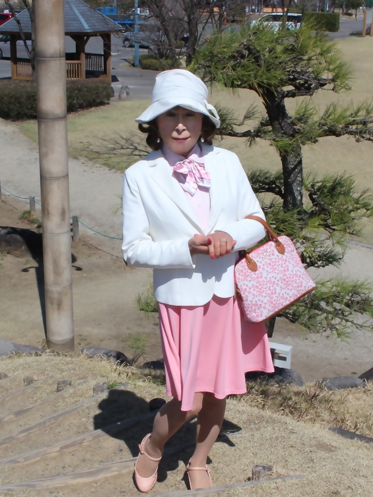 ピンクスカート白ジャケット帽子B(1)