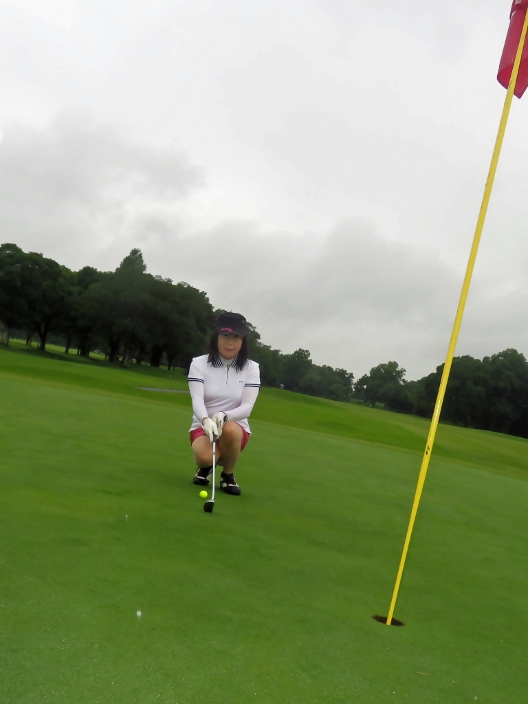 小雨の中でゴルフ (15)