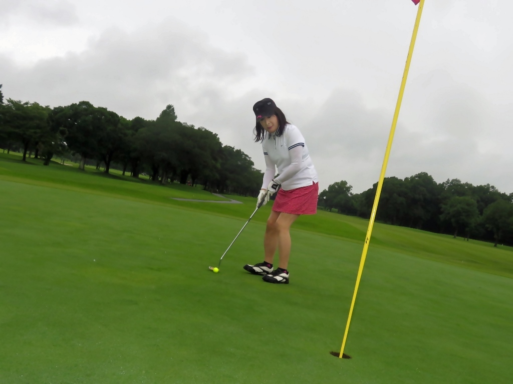 小雨の中でゴルフ (16)