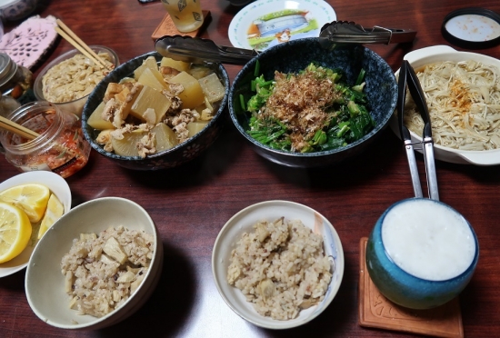 竹の子ご飯、ほうれん草おひたし、豚肉と大根煮、えのきの茹でびたし