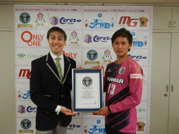 Takumi Minamino held the world record for the most high fives in a minute
