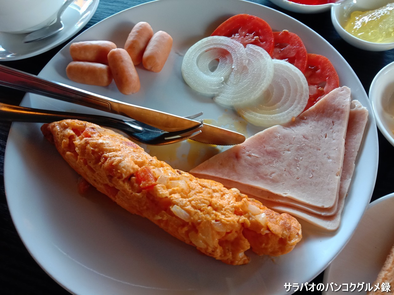 レインボー・スカイ・ホテルの朝食メニューは159バーツ　in　サメット島