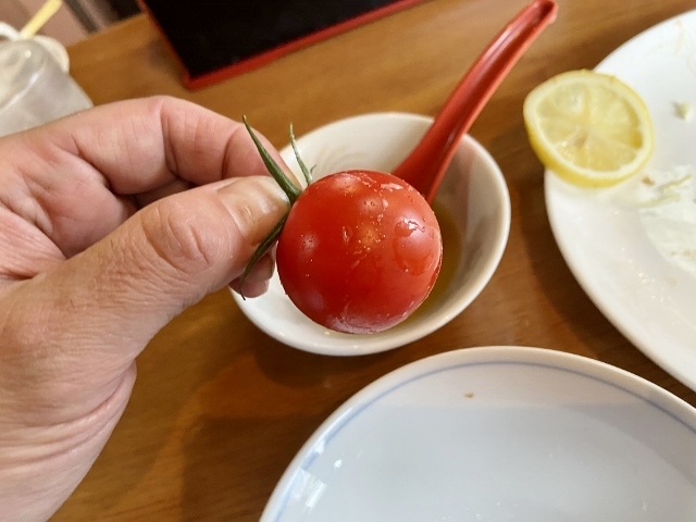 香蘭　トンカツセット　プチトマト？